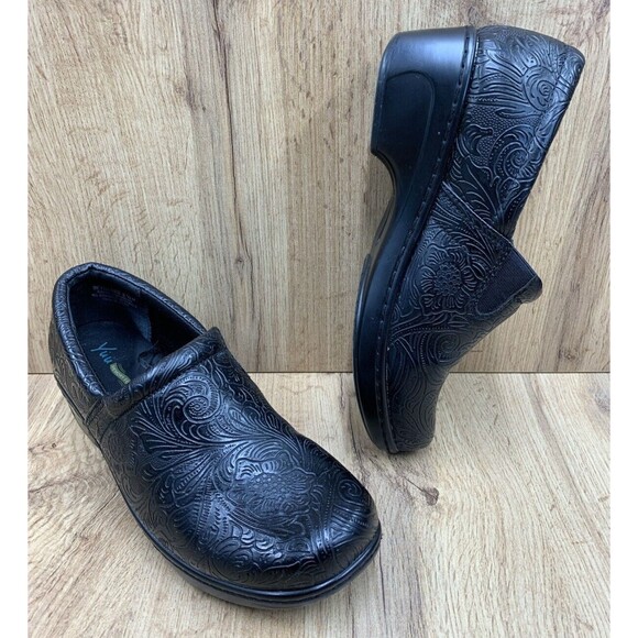 Yuu Bathanee Clog Shoes Women's Size 8.5 M Black Embossed Flower Slip On Nurse - Picture 1 of 16